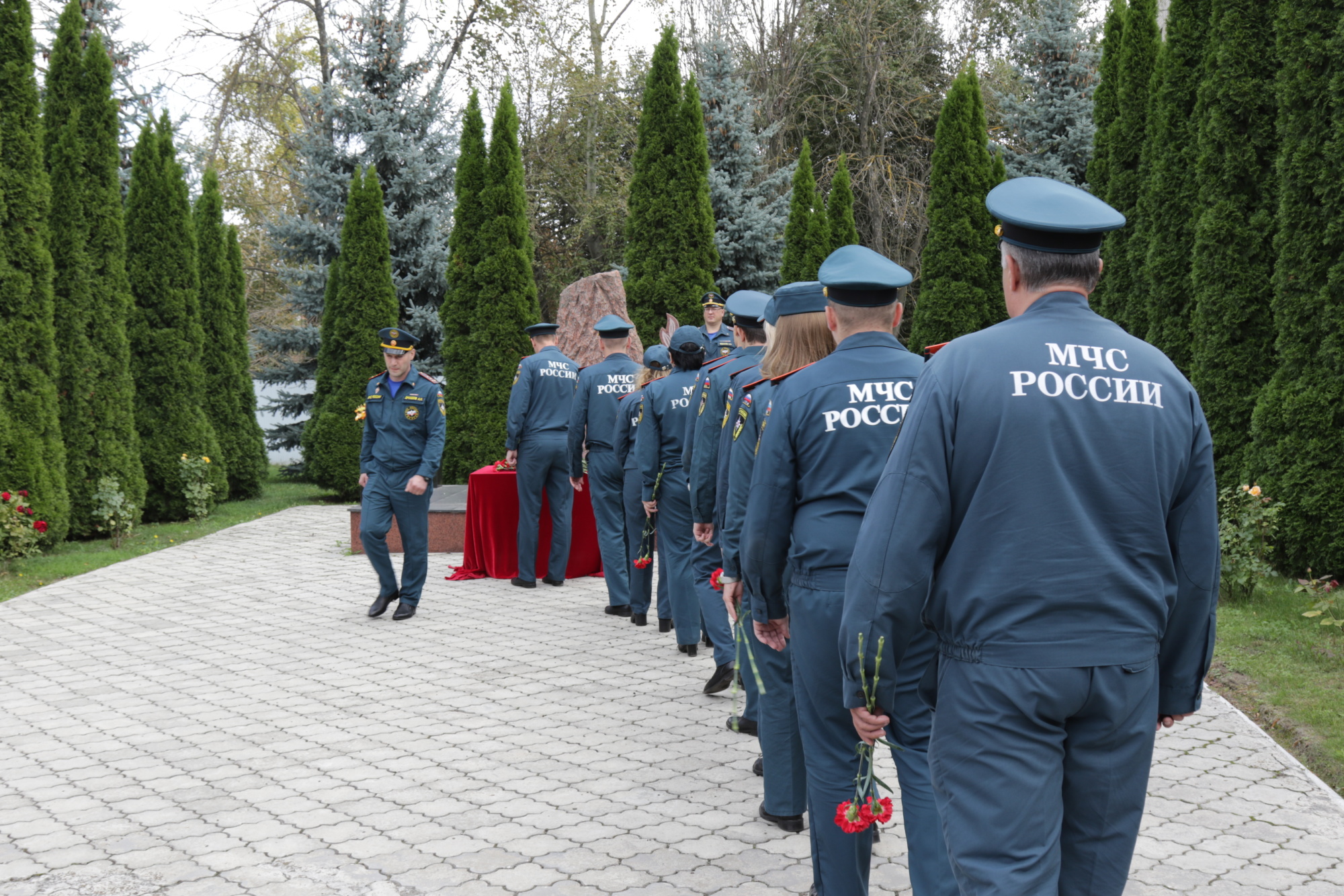 Сотрудники Главного управления МЧС по Тульской области почтили память  погибшего Министра МЧС России Евгения Зиничева | 09.09.2021 | Тула -  БезФормата