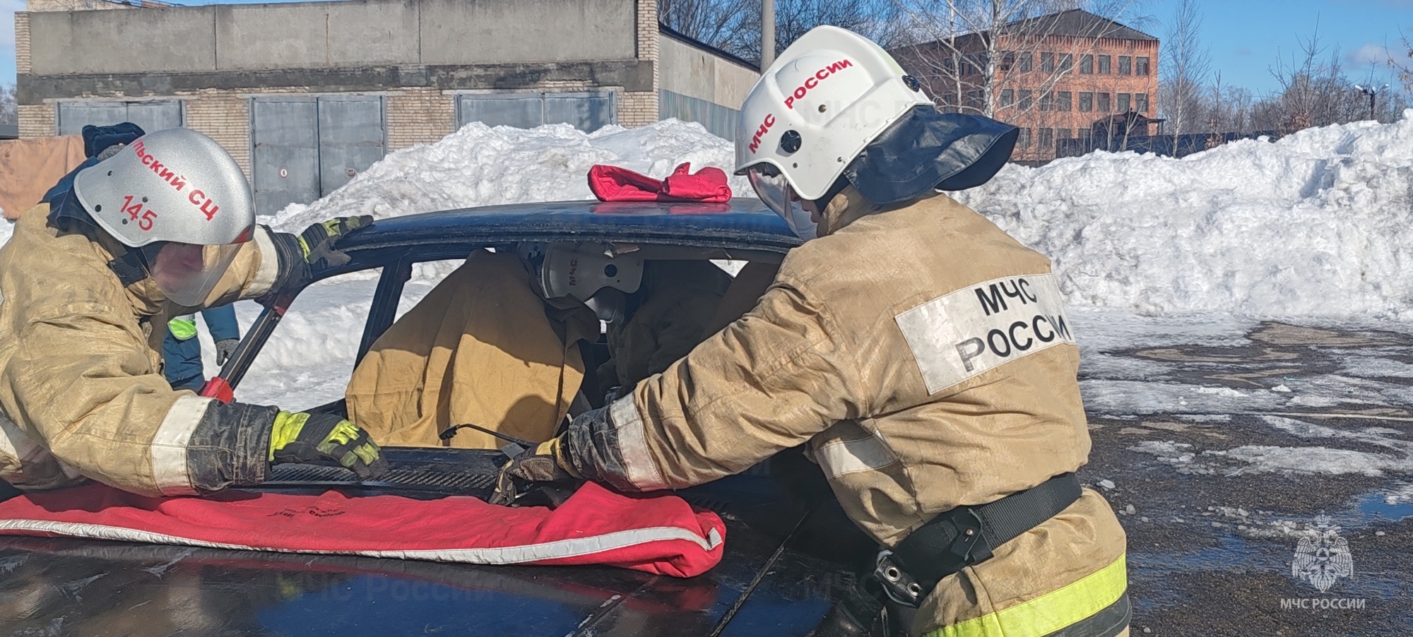 В соревнованиях по ликвидации последствий ДТП определили лучшую команду  спасателей - Новости - Главное управление МЧС России по Тульской области