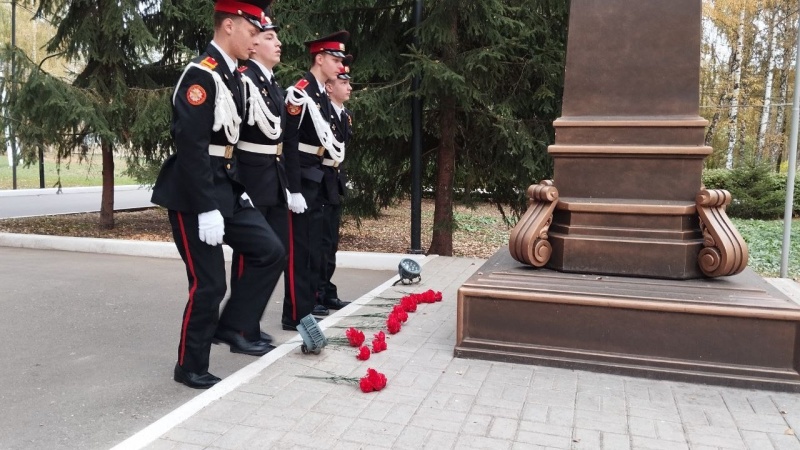 В Первомайской кадетской школе почтили память В. И. Чуйкова