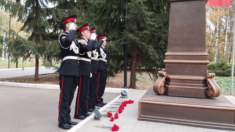 В Первомайской кадетской школе почтили память В. И. Чуйкова