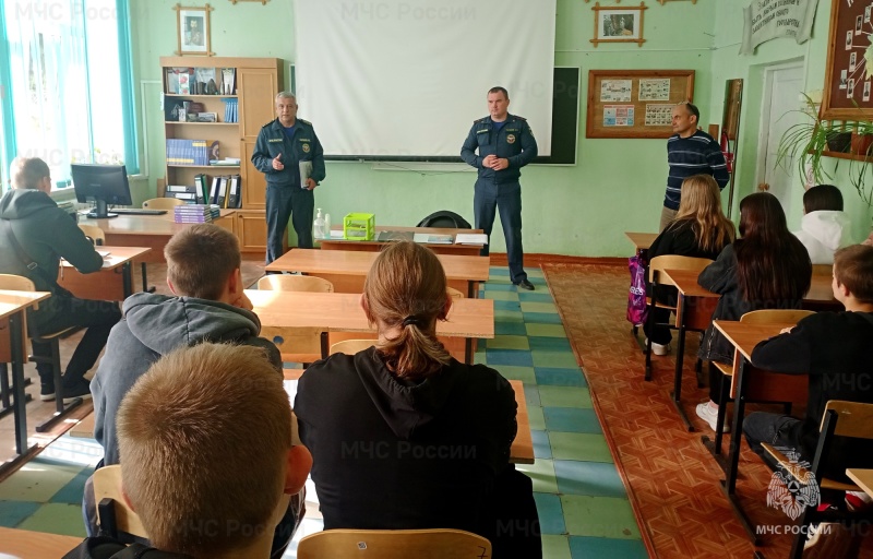 Одоевские спасатели напомнили школьникам о безопасном поведении на водоеме