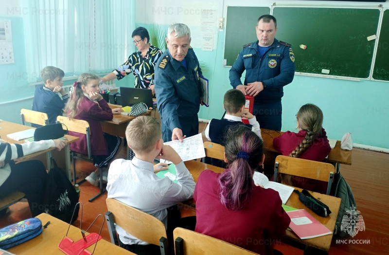 Одоевские спасатели напомнили школьникам о безопасном поведении на водоеме