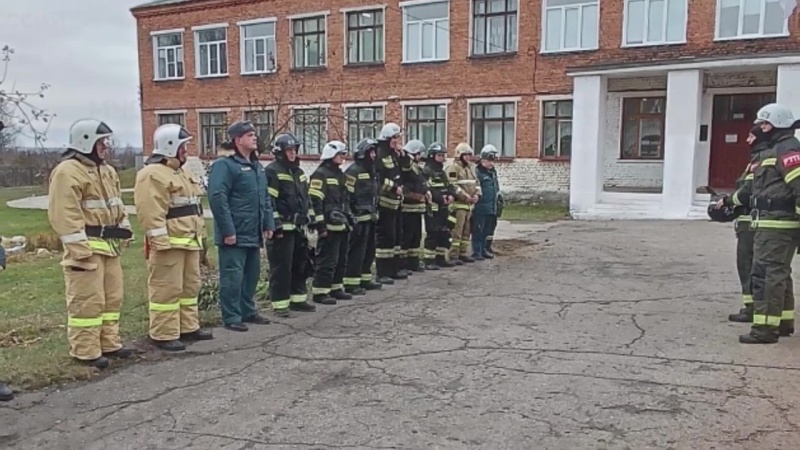 В одной из суворовских школ прошли пожарно-тактические учения (Телеканал Показывает Суворов)