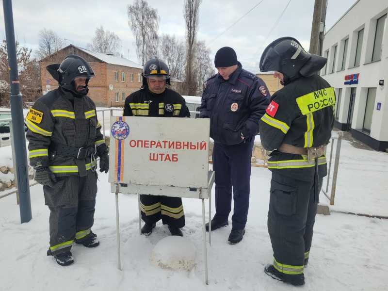 Спасатели провели пожарно-тактические учения в "Центре народного творчества и кино"